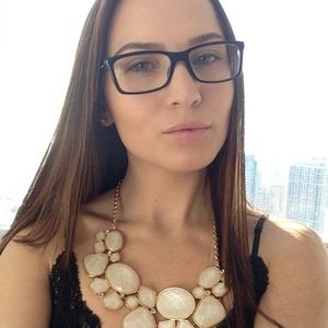 Meet your Posher, Hilary